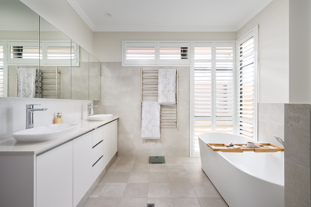 highbury-homes-perth-builder-single-storey-homes-mount-hawthorn-white bathroom bath